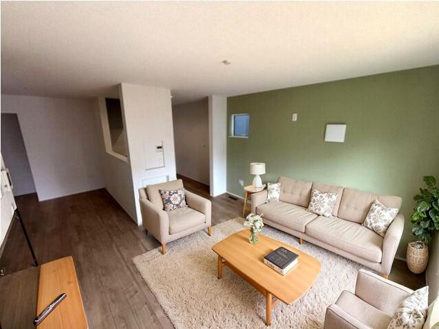 【居間・リビング】 | 印西市高花5丁目　新築戸建て　1号棟 | ※家具はイメージです