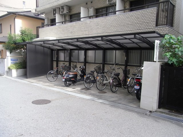 グランドール御影の駐車場