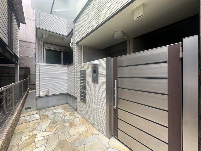 フジパレス沢ノ町のエントランス