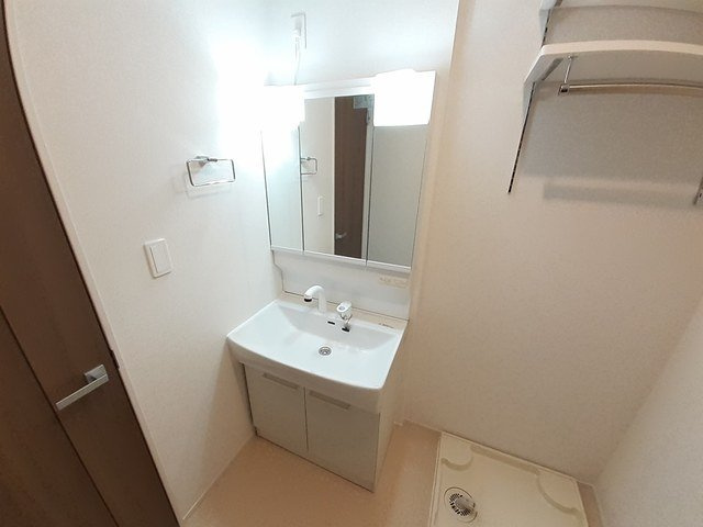 カーサ・イリーデⅡの洗面所|朝の身支度には欠かせない独立洗面化粧台