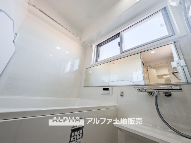 西けやき台団地第9号棟の浴室|【Bathroom】
◆風呂◆カビが付きにくく軽くこすれば簡単に落ちるお掃除ラクラク仕様です。