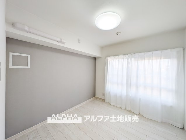 西けやき台団地第9号棟の洋室|【cozy room】
◆必要なもの、好きなもの◆しかないから安らげる。そんな部屋にしていく自分なりのデザインに。使いやすい部屋の形、大きい窓色々な用途が実現できる。