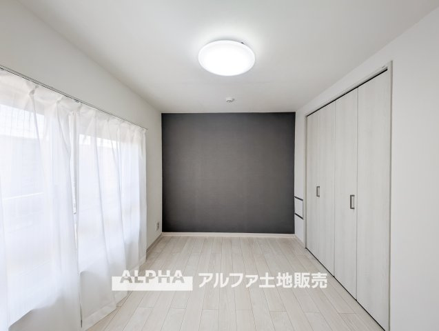 西けやき台団地第9号棟の洋室|【Go filled with memories】
◆ありったけの◆住空間をよりよくするためには大切な収納スペース。時が経ち思い出がここに詰まっていく。