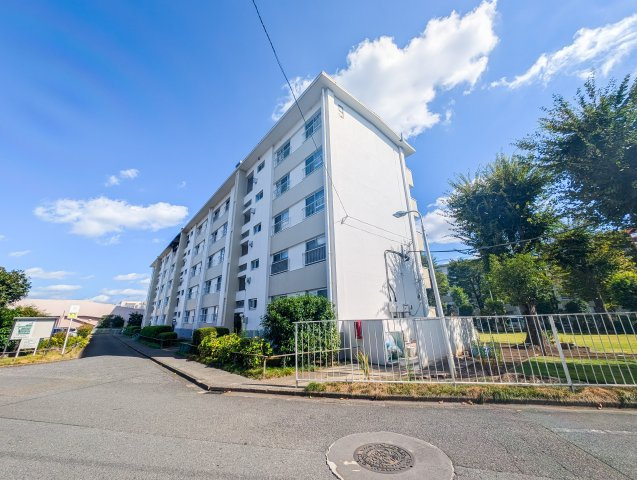 西けやき台団地第9号棟のトイレ|【Warm water flush toilet】
◆温水洗浄便座付きトイレ◆お掃除も楽々。快適に過ごすためには今や欠かせない設備の一つです。壁掛けリモコンで使いやすくいつでも清潔に保てます。