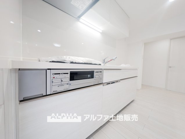 西けやき台団地第9号棟の玄関|【Shoes cloakroom】
◆シューズクローク◆帰宅し玄関を入ると容量たっぷりなシューズクローク。そこにはお気に入りのチャカブーツやジョンロブのストレートチップを眺める。そんな時間も悪くない。