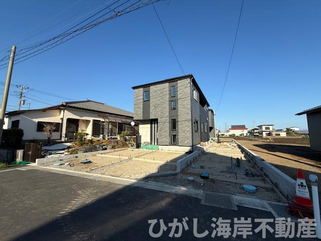 平塚市大島　新築戸建　全２棟の前面道路含む現地写真|9月7日撮影　建築中　現地外観