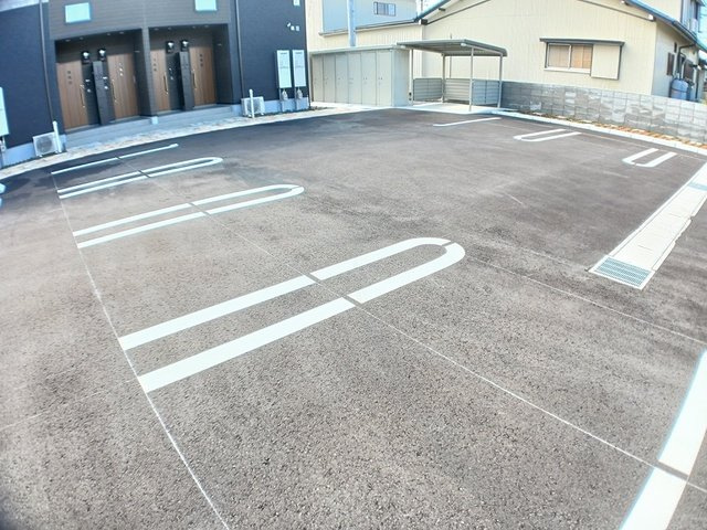 Ｌｅｉ（レイ）ｂの駐車場