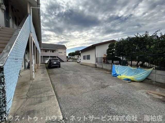 コーポラスの駐車場