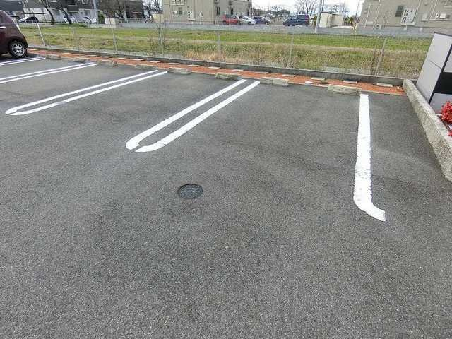 サンフィールドの駐車場