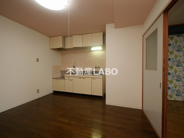 ミタカホーム8番の居間・リビング