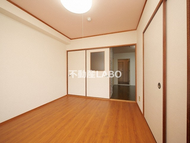 ミタカホーム8番の洋室