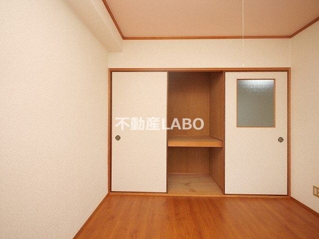 ミタカホーム8番の洋室