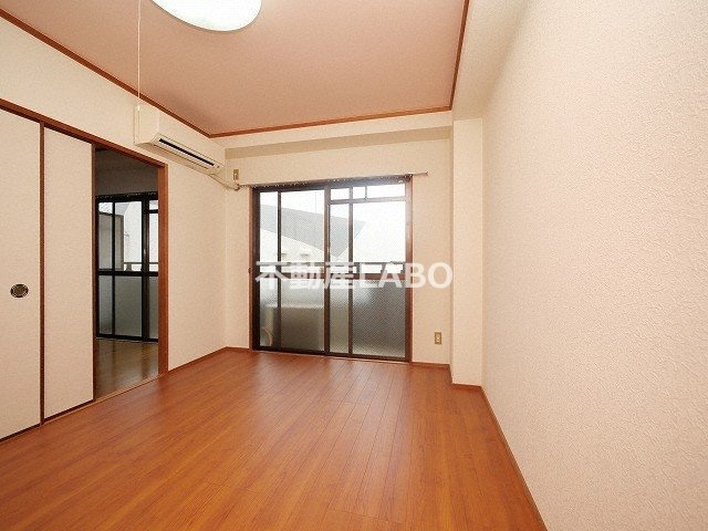 ミタカホーム8番の居間・リビング