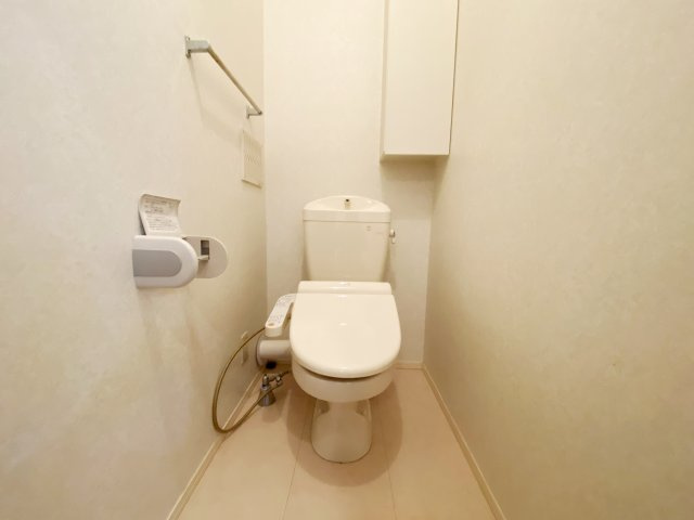 ガーデンヒルズ（笹目）のトイレ|別号室の参考写真です。