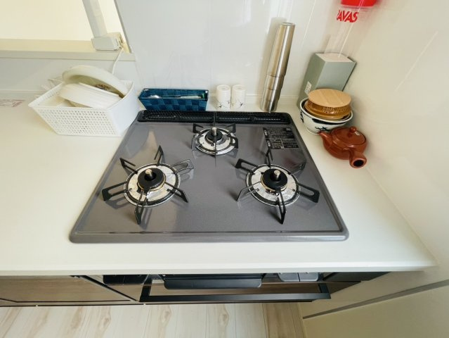 中古戸建　上尾市愛宕３丁目のキッチン|キッチン　３口コンロ！