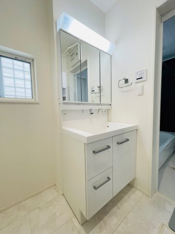 中古戸建　上尾市愛宕３丁目の独立洗面台|1F：洗面室　洗面化粧台