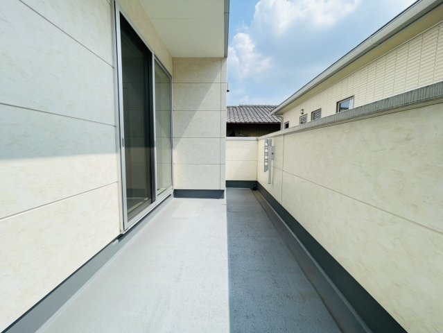 中古戸建　上尾市愛宕３丁目のバルコニー|2F：L字型ワイドバルコニー　南側バルコニー