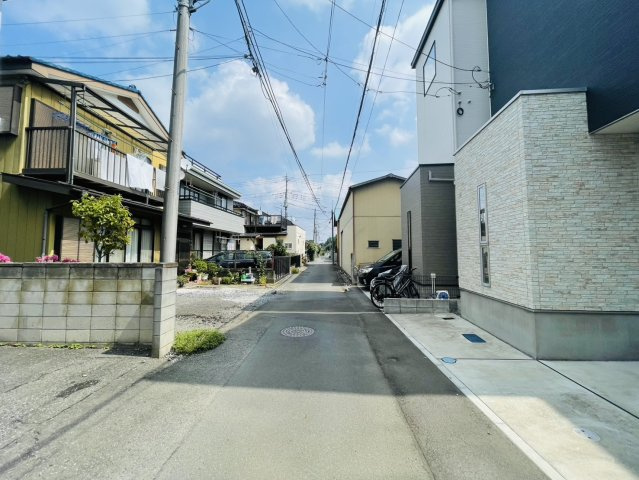 中古戸建　上尾市愛宕３丁目の前面道路含む現地写真|現地（2025年9月）撮影　前面道路：北側約４ｍ