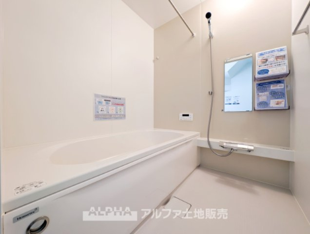 ~立川市西砂町2丁目~Newly built houseの浴室|【Bathroom】
◆浴室換気乾燥機付きUB◆雨に日でも洗濯物が乾かせ、同時に室内を乾燥させる為、カビ、汚れの発生を抑えます。暖房機機能があり冬場は入浴前に暖め可能でとても重宝します。