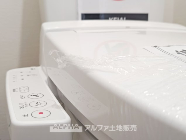 ~立川市西砂町2丁目~Newly built houseのトイレ|【Warm water flush toilet】
◆温水洗浄便座付きトイレ◆お掃除も楽々。快適に過ごすためには今や欠かせない設備の一つです。壁掛けリモコンで使いやすくいつでも清潔に保てます。