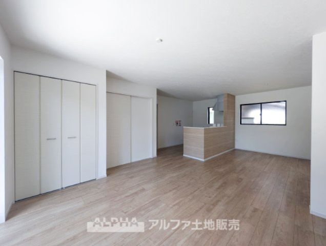 ~立川市西砂町2丁目~Newly built houseの居間・リビング|【Go filled with memories】
◆ありったけの◆住空間をよりよくするためには大切な収納スペース。時が経ち思い出がここに詰まっていく。