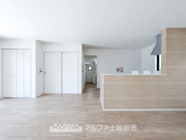 ~立川市西砂町2丁目~Newly built houseの居間・リビング|【prospect view】
◆採光◆リビングからは透明に限りなく近い空気と採光が射し込んでくる。それは明るさと解放感溢れゆったりとしたひと時を過ごすことが出来る『light view』