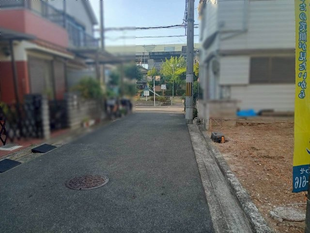 堺市東区草尾　土地の前面道路含む現地写真|見晴らしのいい前面道路　約4.7ｍ