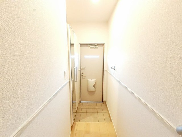 ルミエール　ドゥースの玄関