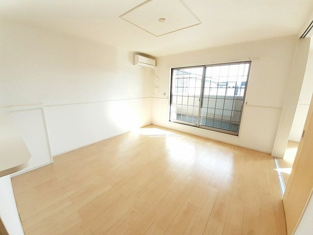 ルミエール　ドゥースの居間・リビング