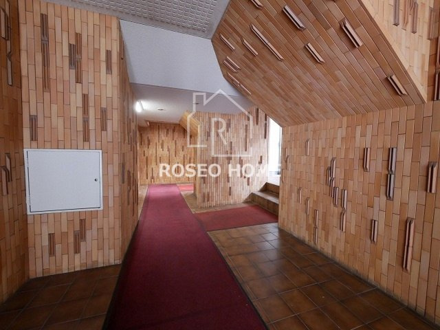 白百合グランドシャトーのエントランス|同マンション別部屋：参考写真