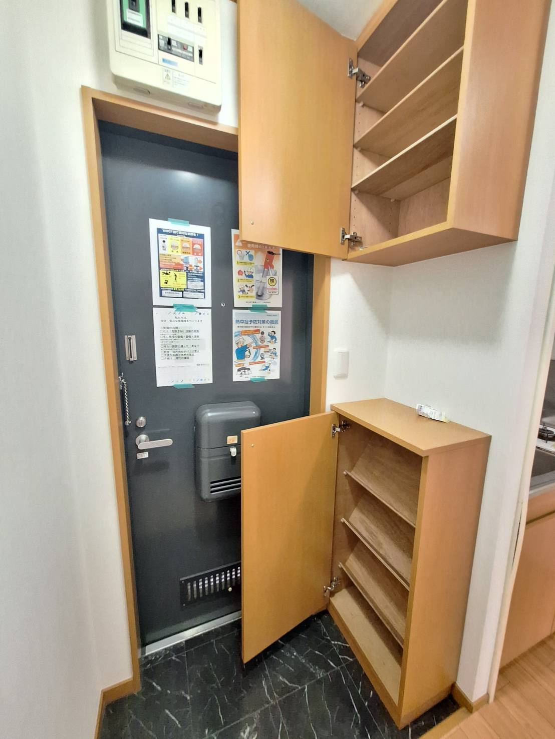 花林館（カリンカン）の玄関|★シューズＢＯＸはカウンターになっています★