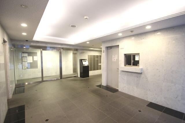 メインステージ神田駅前のエントランス|建物の内部です