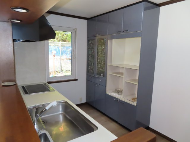 【収納】 | 網走市字二ツ岩１８番地１７、１８番地４８　中古売家 外土地１筆　 | 食器棚