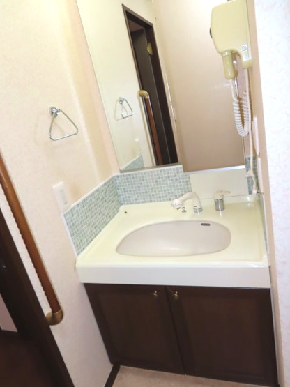 【洗面所】 | 網走市字二ツ岩１８番地１７、１８番地４８　中古売家 外土地１筆　 | 洗面化粧台です。