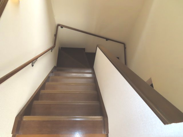 【その他共用部分】 | 網走市字二ツ岩１８番地１７、１８番地４８　中古売家 外土地１筆　 | 階段