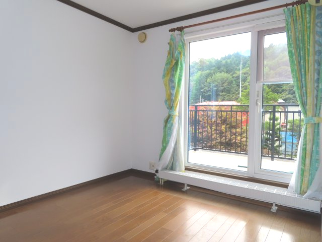 【洋室】 | 網走市字二ツ岩１８番地１７、１８番地４８　中古売家 外土地１筆　 | ２階洋室