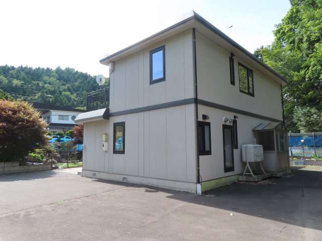 網走市字二ツ岩１８番地１７、１８番地４８　中古売家 外土地１筆　の外観|東側外観です。