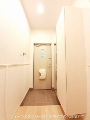 グレイスパークⅠの玄関|明るい玄関です
