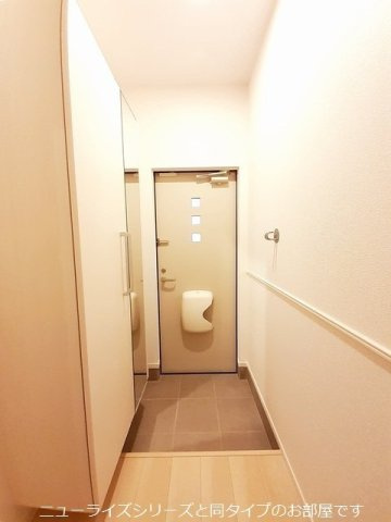 グレイスパークⅠの玄関|収納もある玄関です