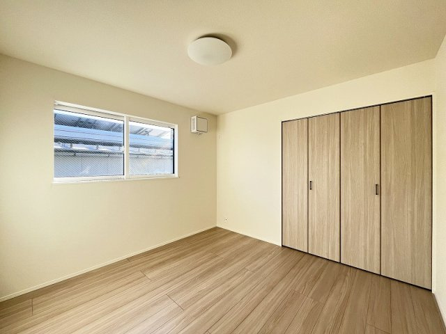 【洋室】 | 西東京市中町5丁目　新築一戸建住宅　全1棟　(保谷店) | 2階6.1帖/全居室に収納スペースが備わりお部屋を広々お使いいただけます。