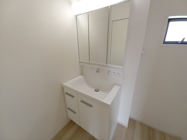 水戸市河和田11期の独立洗面台|独立洗面台、朝の身支度には欠かせません