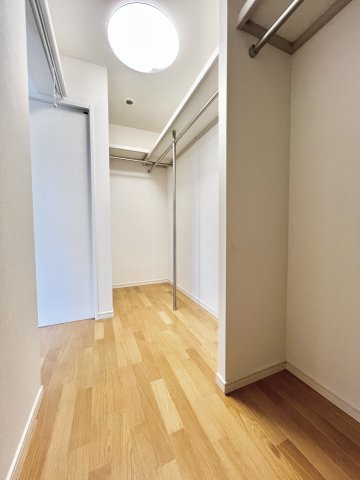 【収納】 | 逗子小坪2丁目戸建 | 約3.8帖の納戸です。