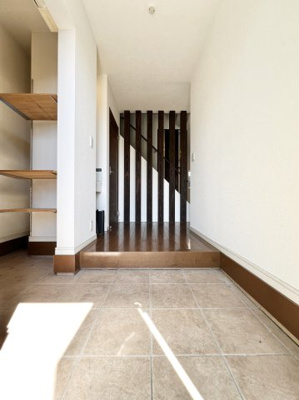 【玄関】 | 逗子小坪2丁目戸建 | 玄関です。