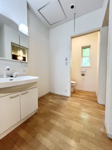 【脱衣所】 | 逗子小坪2丁目戸建 | 洗面脱衣室です。