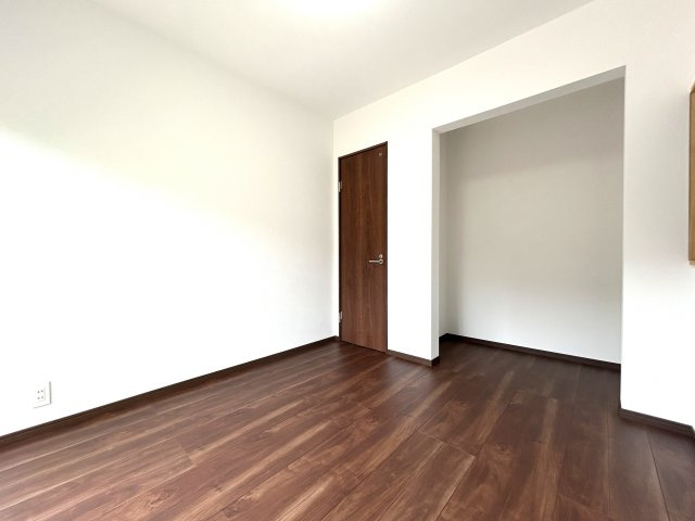 高知市十津５丁目　中古戸建ての洋室