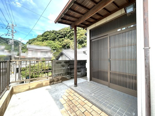 高知市十津５丁目　中古戸建ての玄関