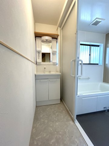 高知市十津５丁目　中古戸建ての独立洗面台