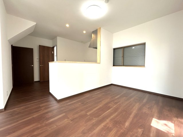 高知市十津５丁目　中古戸建ての居間・リビング