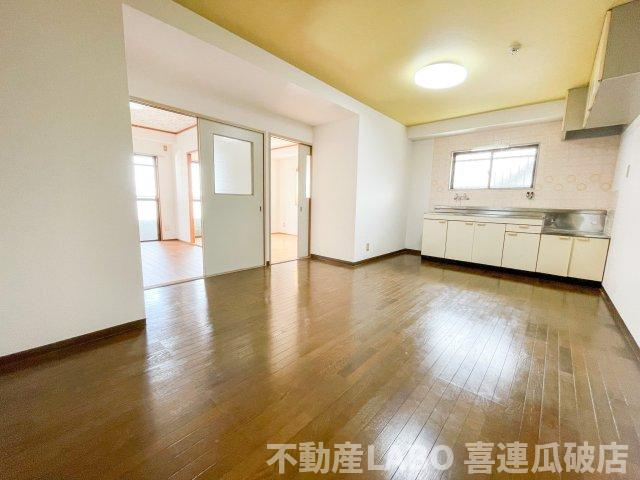 ミタカホーム8番の居間・リビング