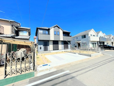【前面道路含む現地写真】 | ◆◇横浜市瀬谷区南瀬谷一丁目　新築戸建て◇◆ | ◆その邸が魅せる、気品・上質・重厚感・極細やかさ、そのすべては訪れた者に安らぎと品性を与える特別な空間です。ここに住むからこそ意味がある。すべての（始まり）をここから迎えます。